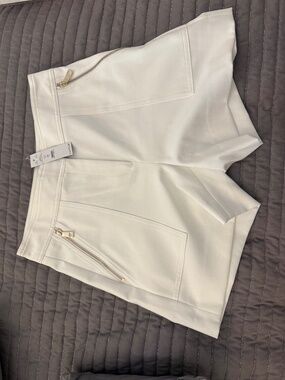 WHBM 5" DRESS SHORT